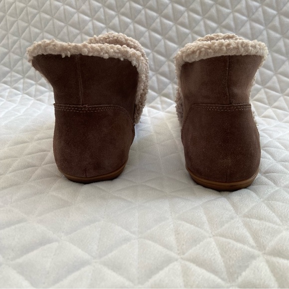 Blondo Waterproof Serene Moccasin Brown Suede Sherpa Slippers Women 9M Cozy Warm - Picture 10 of 11